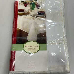 New—Winter whiteTablecloth with gold and silver